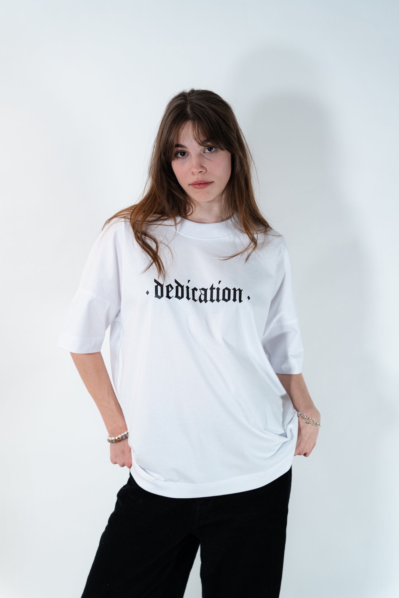 Oversize T-Shirt "Dedication" weiß